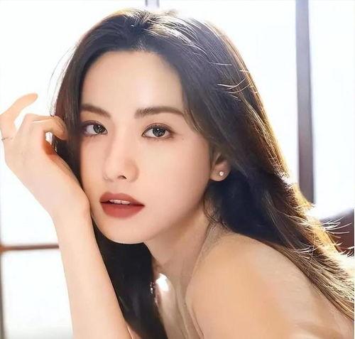 女明星网红壁纸图片高清,魅力四溢，美不胜收