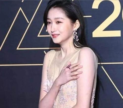 明星网红短袖女星是谁呀,明星网红短袖女星，时尚穿搭引领潮流