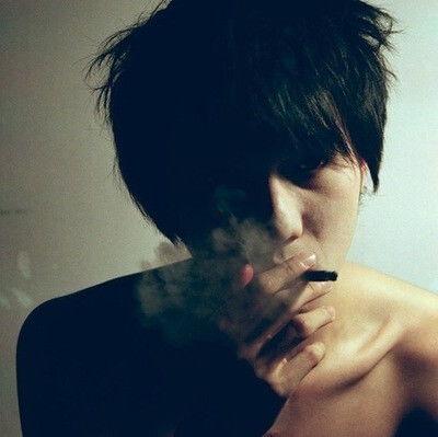 明星网红抽烟图片男的,揭秘明星网红吸烟瞬间