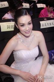 明星网红钟丽缇是谁啊,魅力四射的影视明星与网红魅力并存