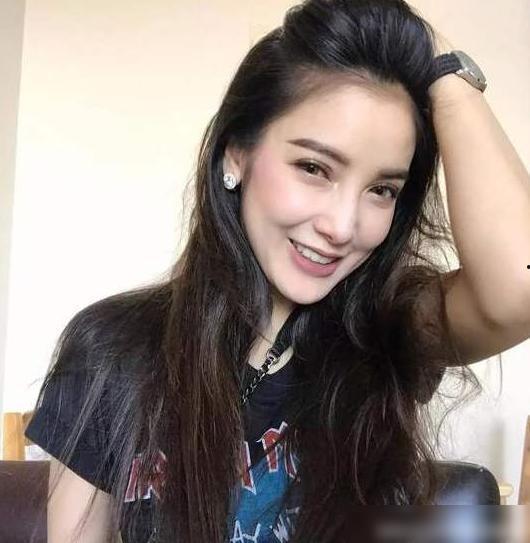 变装女明星网红视频,揭秘变装女明星网红的时尚魅力之旅