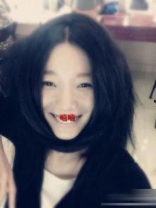 明星网红自拍道声互评,时尚潮流下的友谊与竞争”