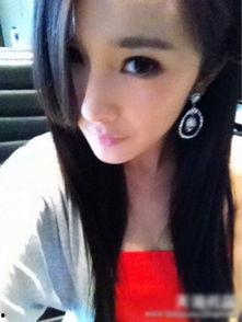 明星网红自拍道声互评,时尚潮流下的友谊与竞争”