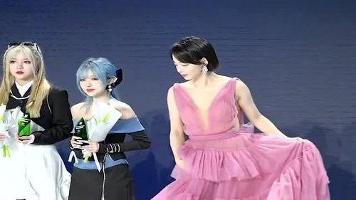 和明星网红合影同框,捕捉星光熠熠的合影瞬间