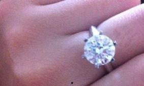 明星网红晒钻戒是谁,揭秘奢华爱情故事！”