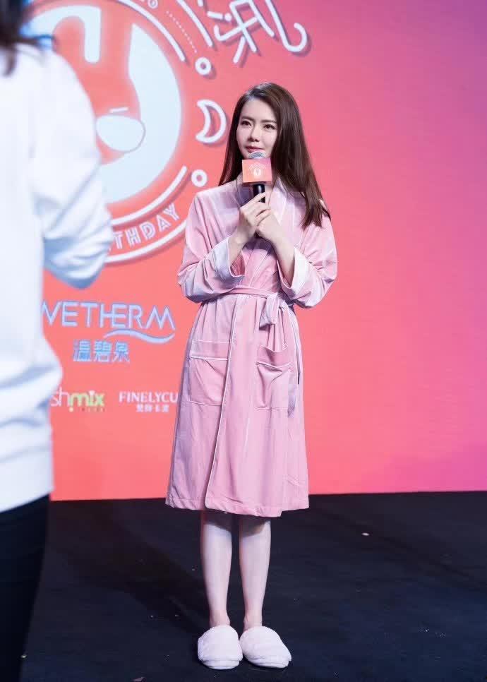 睡衣明星网红同款女,睡衣界的明星时尚指南