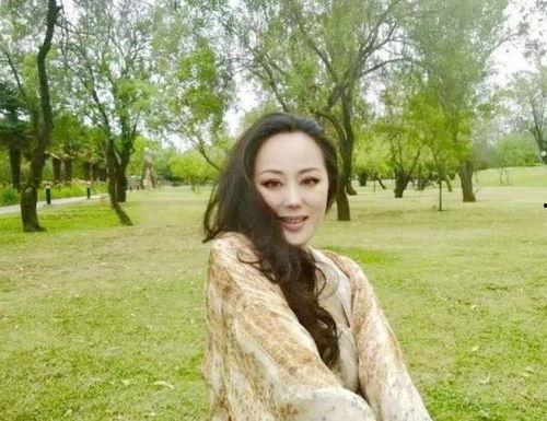 南京明星网红老婆叫什么,揭秘明星背后的温柔力量”