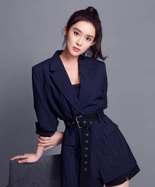 明星网红同台差距孟子义,孟子义展现独特魅力，差距引人瞩目