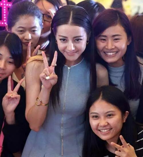 路人视角明星网红是谁呀,路人视角下的明星网红揭秘