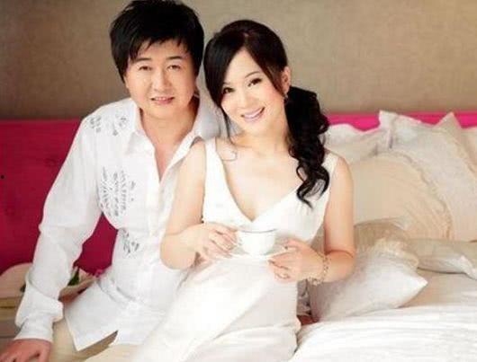 夫妻明星网红是谁啊,甜蜜爱情故事背后的网络影响力